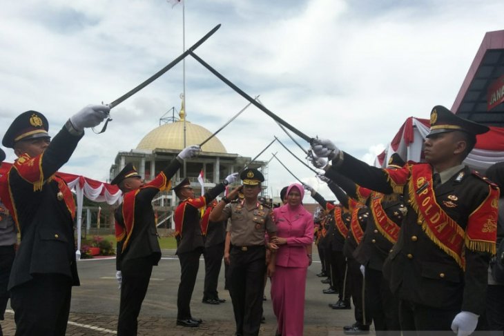 Tradisi pedang pora warnai pelepasan mantan Kapolda Kalbar Irjen Pol Didi Haryono