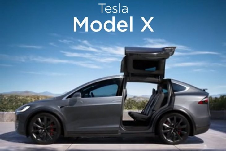Penarikan 15 ribu Tesla model x karena