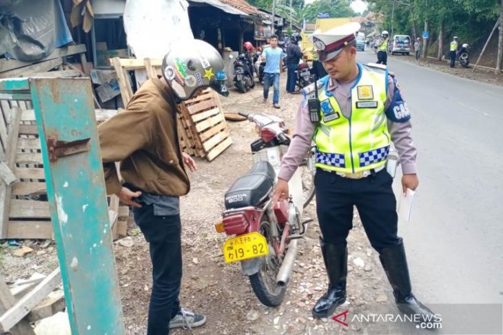 Sepeda motor berplat negara asing terjaring razia
