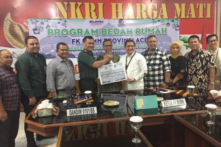 FK BUMN Aceh serahkan bantuan bedah rumah purnawirawan TNI