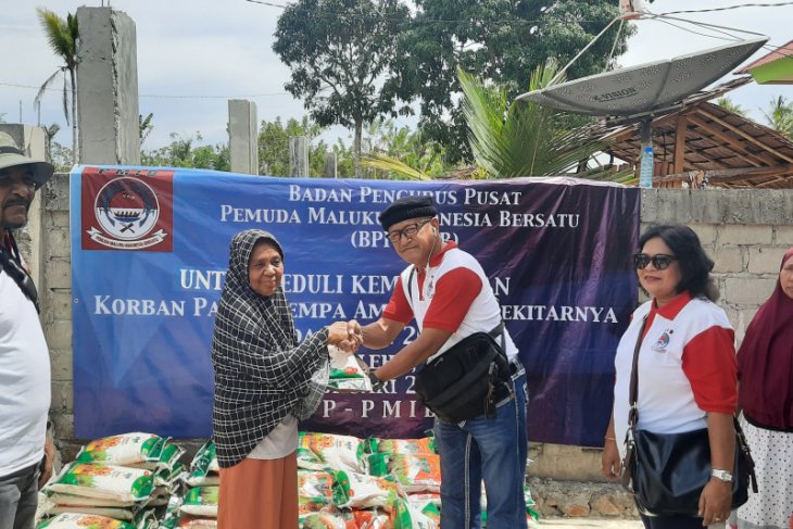PMIB berbagi dengan pengungsi gempa dua kabupaten di Maluku