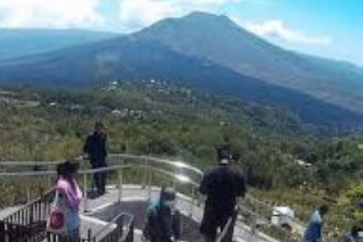 Galungan, masyarakat kunjungi objek wisata Penelokan Kintamani