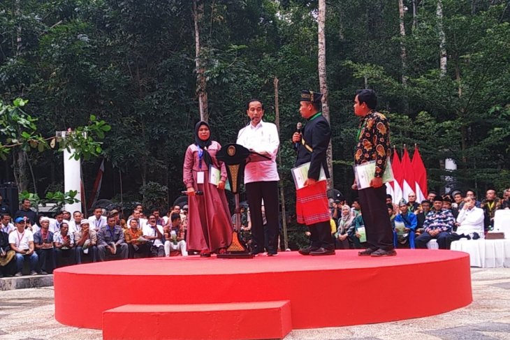 Jokowi minta masyarakat sulap perhutanan sosial lebih produktif