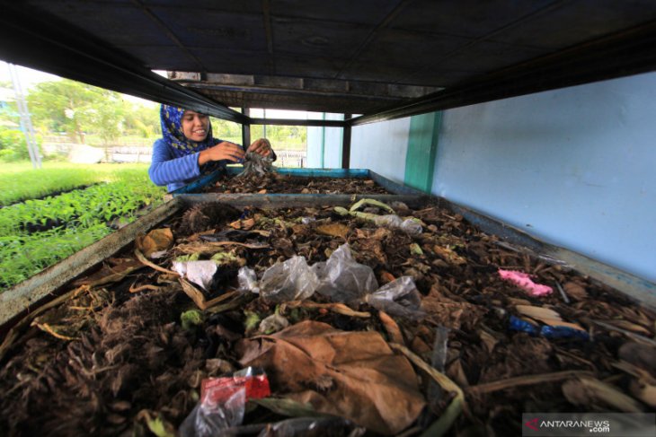 Bank Sampah Ambon Hijau beri layanan bayar pinjaman uang dengan sampah