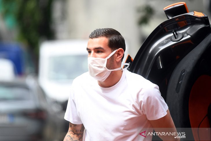 Pemain AC Milan jalani tes medis jelang bergulirnya kembali Liga Italia