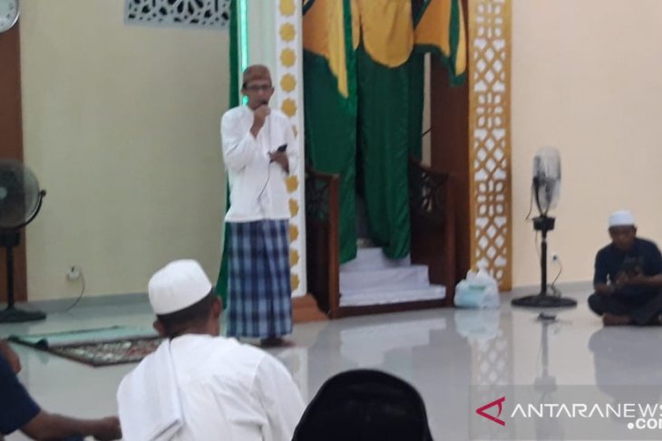 Gustu Ternate Utara salurkan masker ke jamaah masjid
