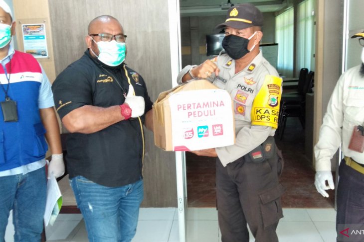 Pertamina RU VII Kasim bantu APD untuk dua Polres di Sorong