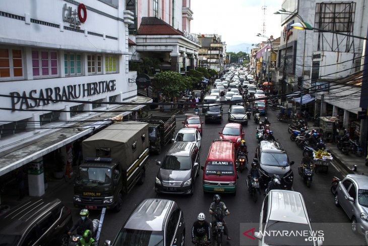 Kemacetan di jalanan Bandung saat penerapan PSBB proporsional