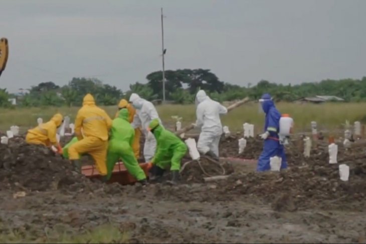 Menengok perjuangan petugas pemakaman COVID-19 di Kota Surabaya