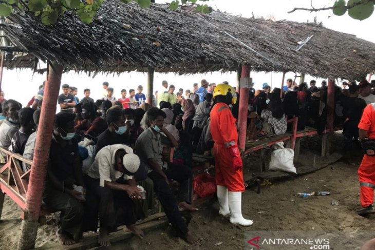 Rohingya refugees undergo rapid diagnostic tests for COVID-19 in Aceh