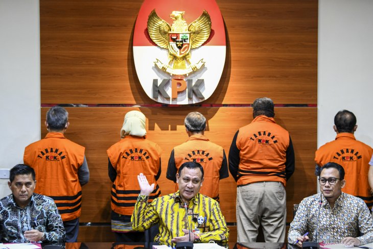 KPK tahan lima tersangka korupsi proyek fiktif Waskita Karya