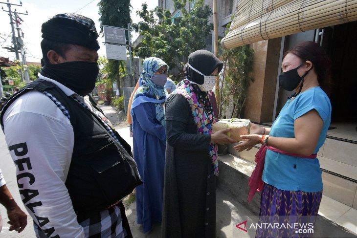 Toleransi Idul Adha di Bali, warga muslim bagikan daging kurban untuk umat Hindu