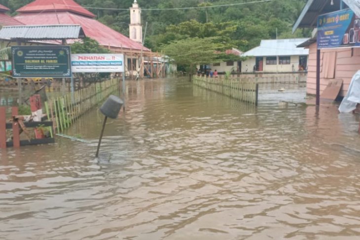 Hujan deras warga di Kabupaten Pultab terancam banjir
