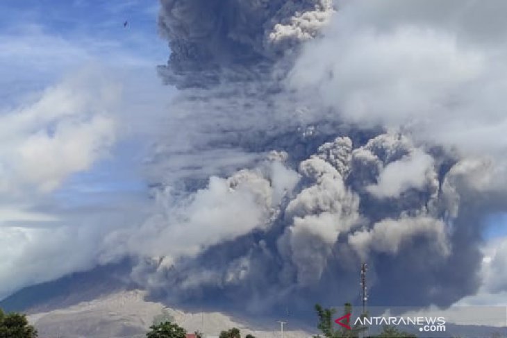 Mount Sinabung erupts again, ejecting 5,000-meter-high ash column