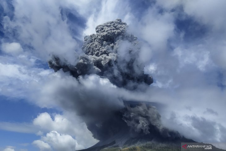 Regional govt must act proactively in handling Sinabung eruption: DPR