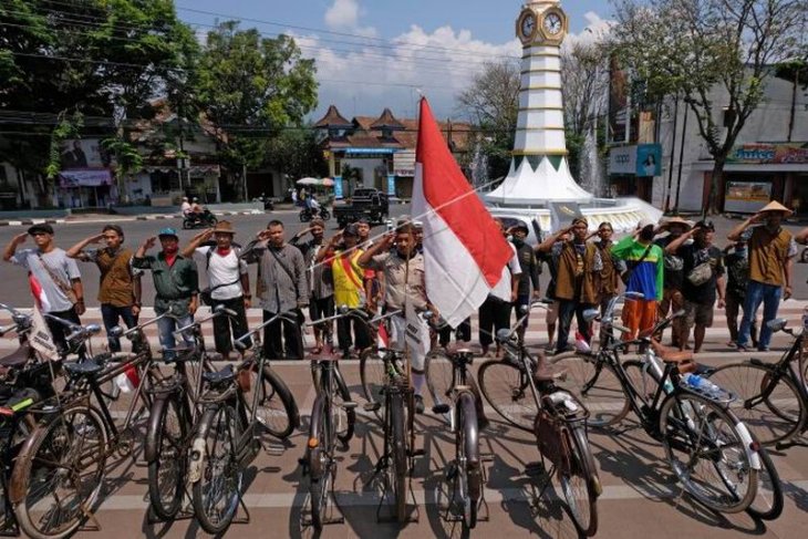 Apel kebangsaan penggemar sepeda onthel memperingati HUT RI