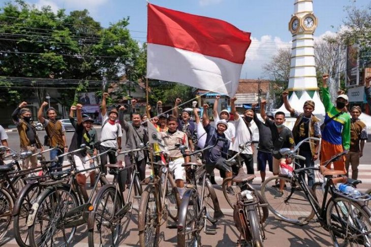 Apel kebangsaan penggemar sepeda onthel memperingati HUT RI