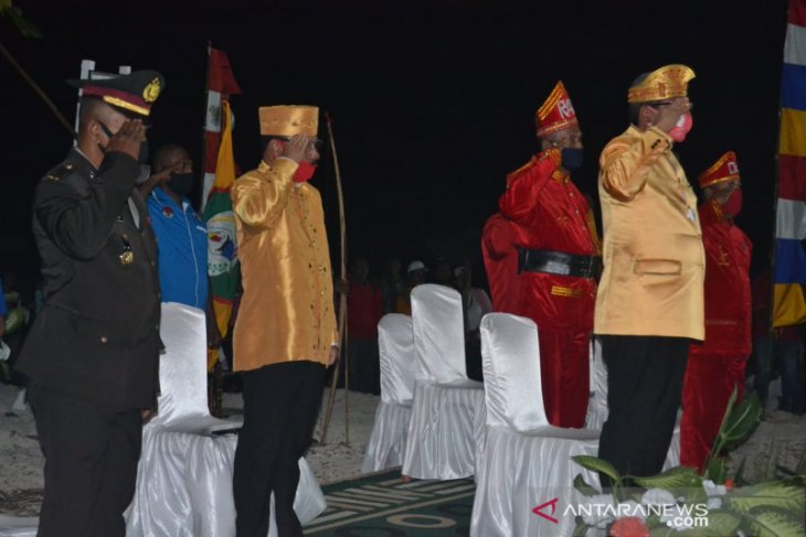 Bupati Malra ikuti penurunan bendera merah putih secara virtual dari Pulau Kelapa