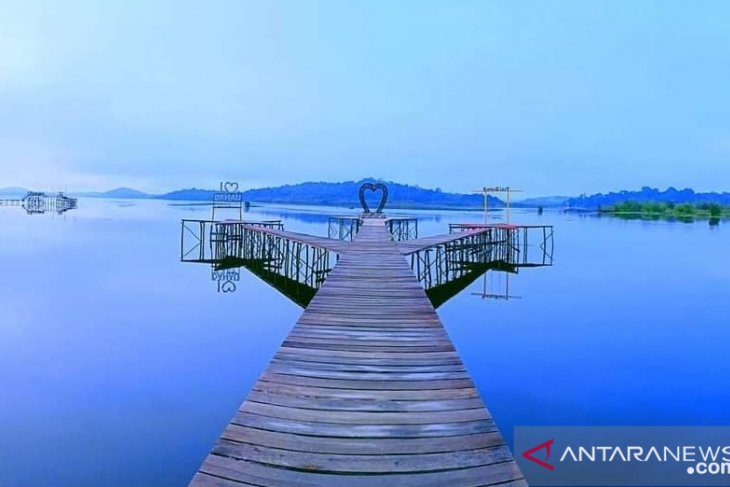 Obyek wisata Danau Laet Sanggau ramai pengunjung saat