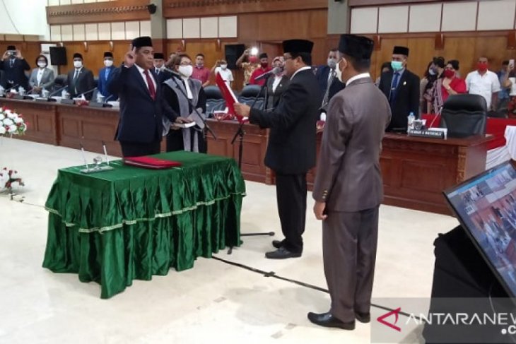 Benhur G Watubun dilantik sebagai anggota DPRD Maluku