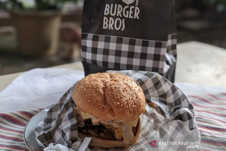 Proposal Makanan Internasional Burger - Sketsa
