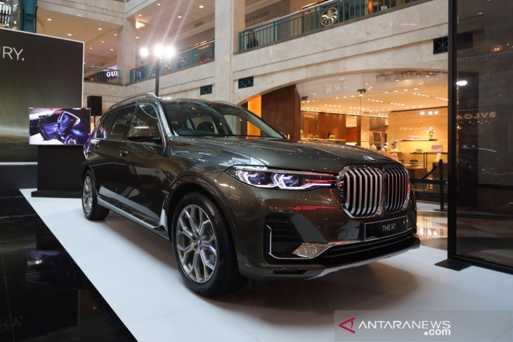 BMW Exhibition hadirkan rangkaian mobil "flagship" 1