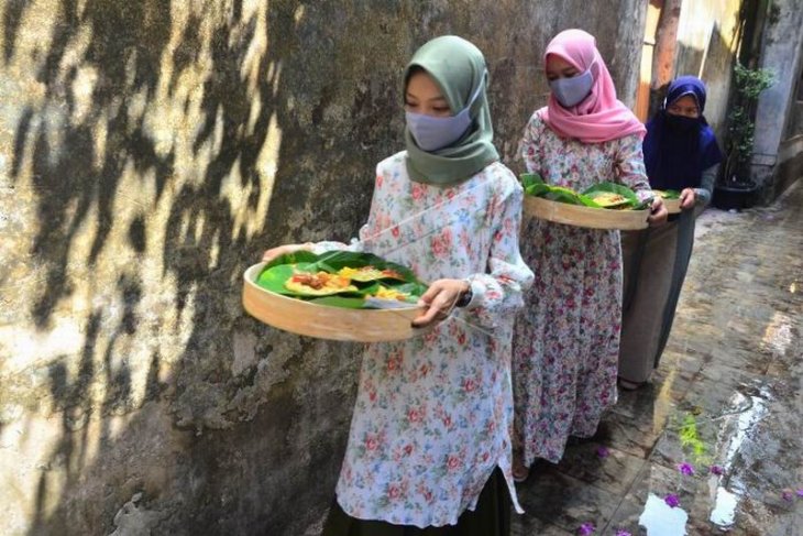 Tradisi pembagian bubur Asyura