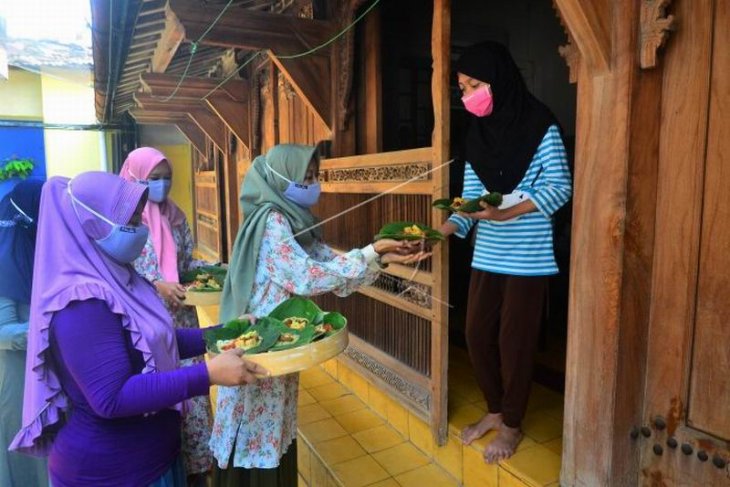 Tradisi pembagian bubur Asyura