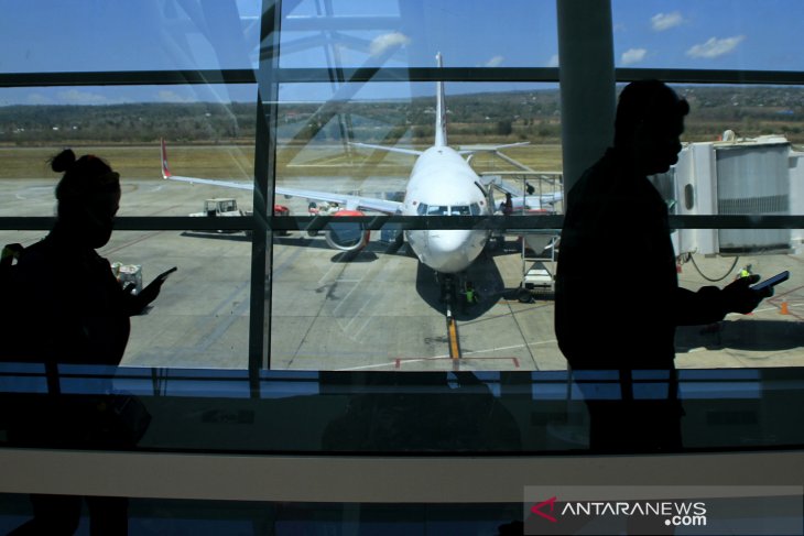 Perpanjangan jam operasi bandara El Tari Kupang