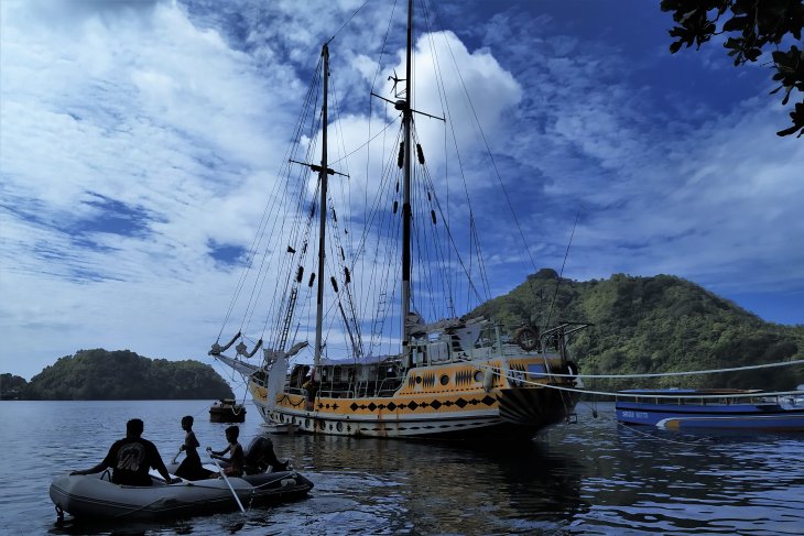 Kapal layar Arka Kinari berbendera Belanda Singgahi wilayah jalur rempah Indonesia