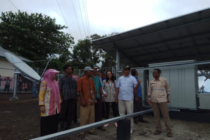 Warga desa Sagea nikmati jaringan telpon seluler
