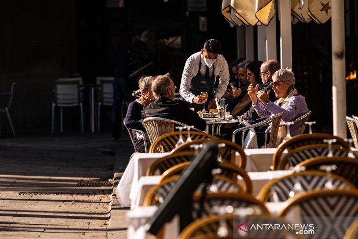 Pemerintah Spanyol ijinkan restoran dan bar dibuka kembali