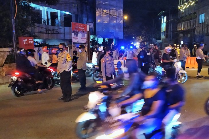 Tim gabungan bubarkan pawai kendaraan bermotor malam pergantian tahun di Ambon
