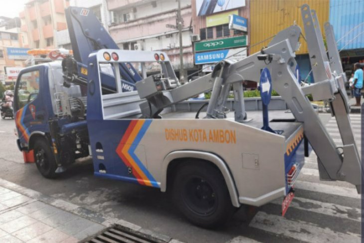 DishubKota Ambon jaring 244 kendaraan jadikan badan jalan ruang parkir