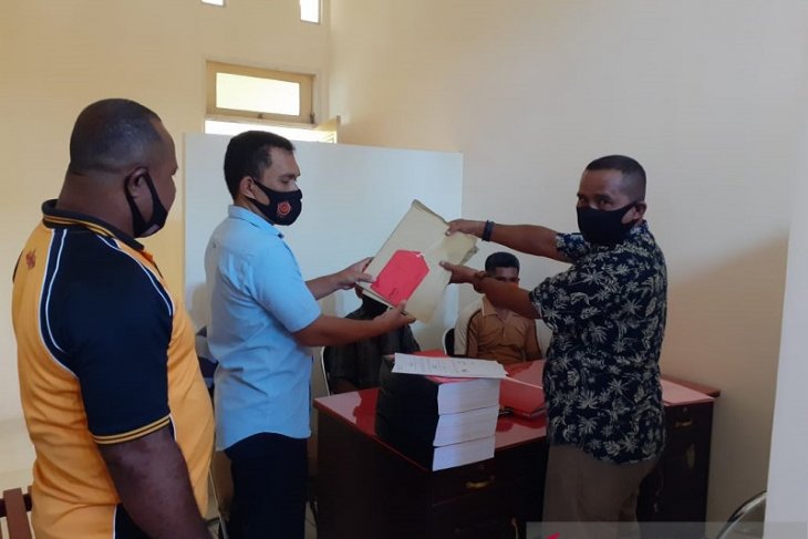 Polres Maluku Tengah limpahkan berkas tiga tersangka korupsi DD
