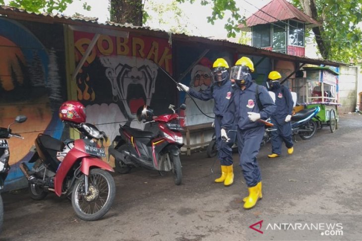 KBR Brimob Polda Maluku sterilkan rumah sakit dan tempat umum