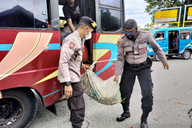 Polresta Ambon dan P.P. Lease razia miras jaga situasi kamtibmas