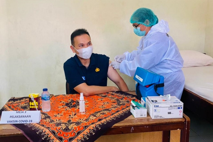 203 Nakes Polda Maluku jalani vaksinasi tahap dua