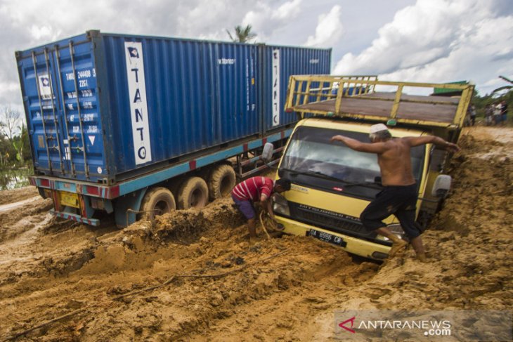 Parahnya kerusakan jalan nasional di Kalsel pascabanjir