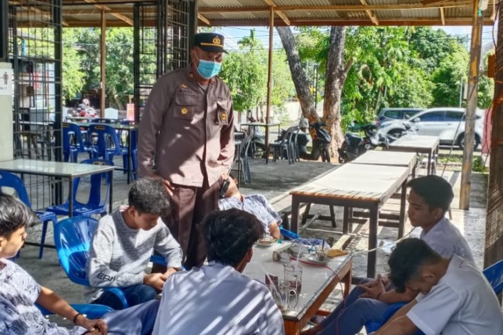 Tujuh siswa di Banda Aceh diamankan karena bolos main game domino