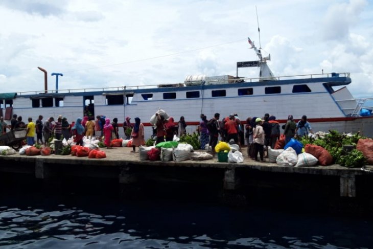 Sejumlah aktivitas pelayaran di Malut tertunda akibat cuaca buruk
