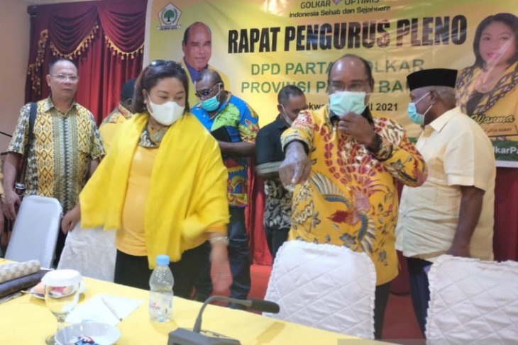 Lambert Jitmau pimpin rapat perdana DPD Golkar Papua Barat