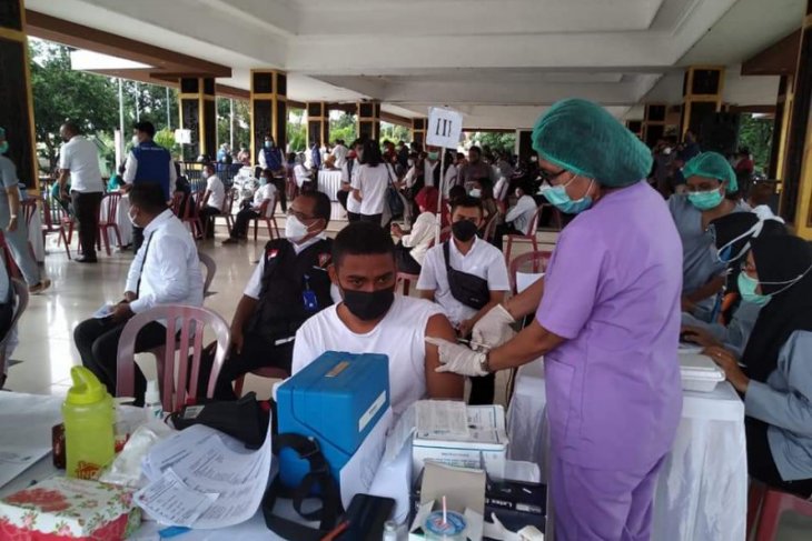 Pemkot Ambon kembali vaksinasi petugas pelayanan publik
