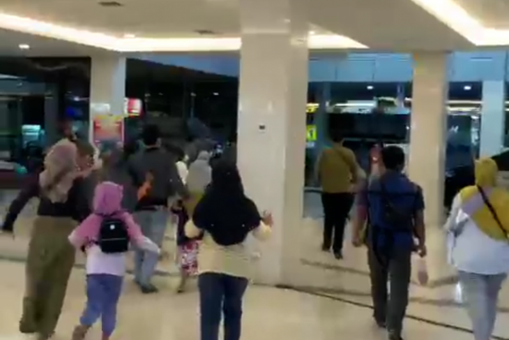 Warga Kediri berhamburan ke luar rumah saat gempa magnitudo 6,2 mengguncang