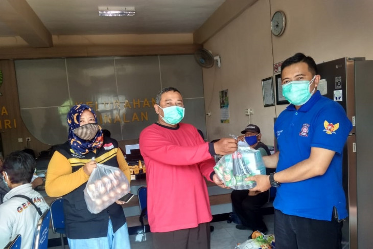 Dinsos Kota Kediri kirim sembako kepada warga jalani isolasi mandiri