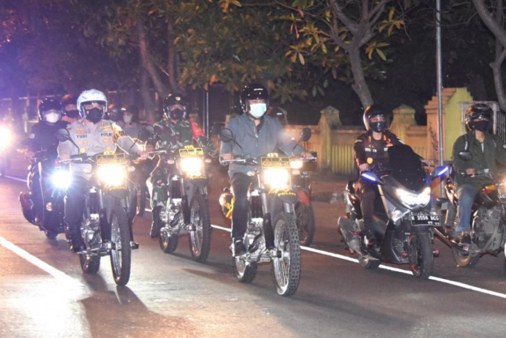 Forkopimda Kota Kediri berpatroli pantau pelaksanaan PPKM