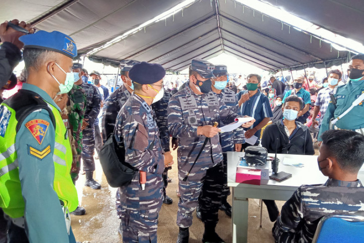 TNI AL gelar vaksinasi 1.000 warga di wilayah Sorong