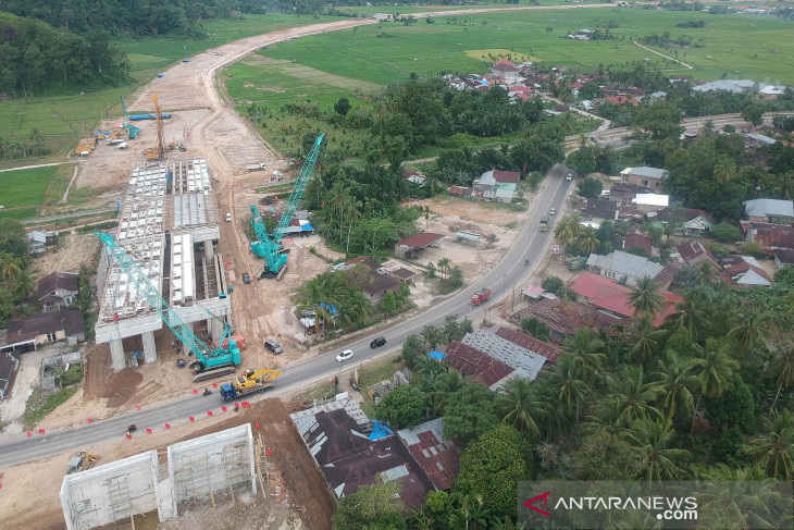 Pembangunan jembatan layang tol Padang-Pekanbaru
