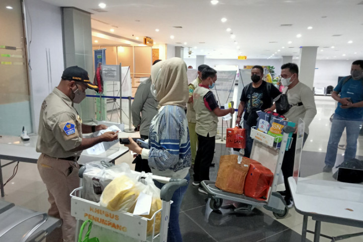 Satgas Kota Sorong temukan empat penumpang pesawat masuk kota Sorong tanpa izin