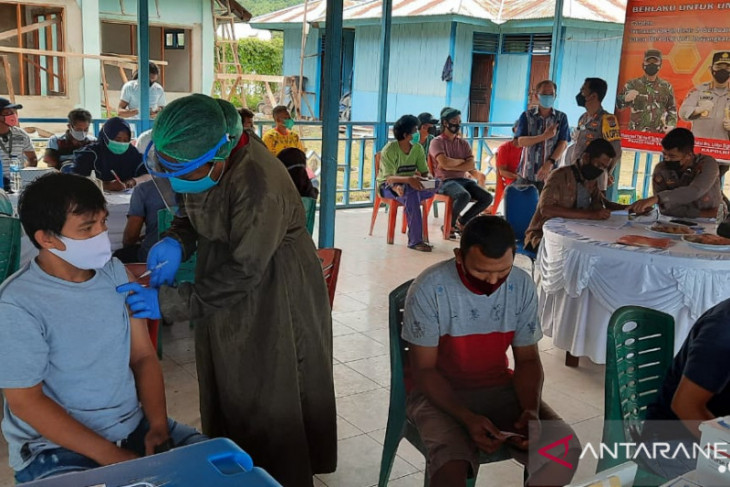 Pemkab Teluk Wondama percepat vaksinasi COVID-19